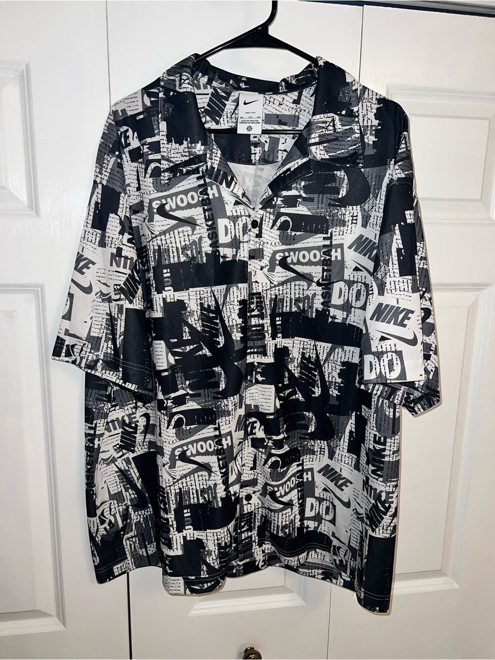 Nike Black & White Short-Sleeve Graphic Shirt Jacket